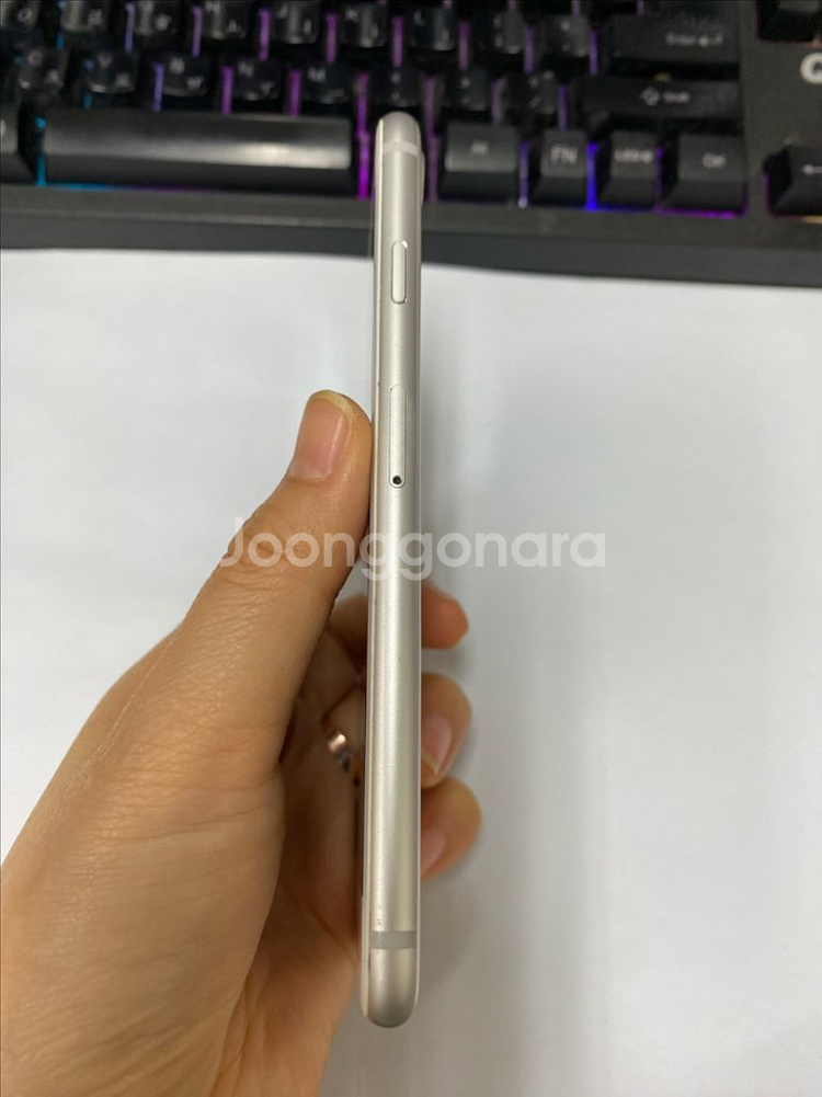 아이폰8 실버 액정+뒷면SS급 64GB 배터리100%--5