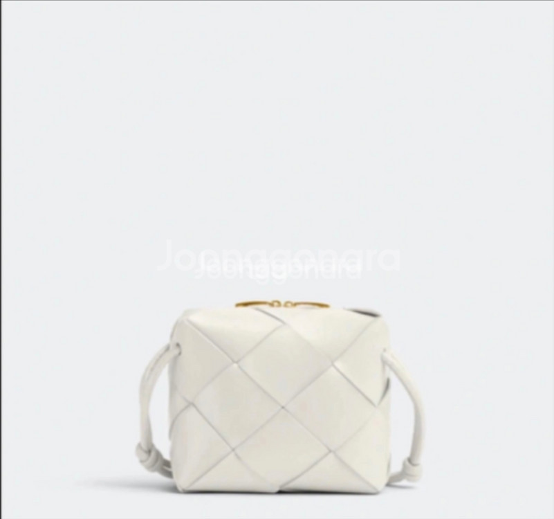 보테가베네타 미니 카세트 카메라백 화이트 새상품--0