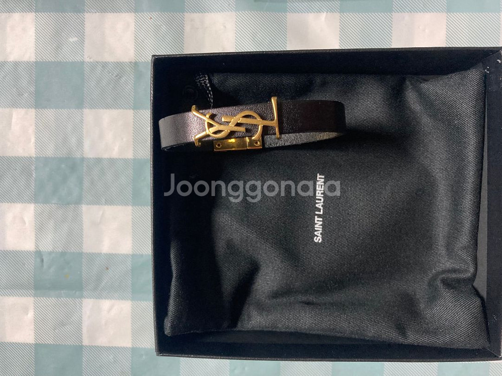 생로랑 금장 가죽 팔찌--4
