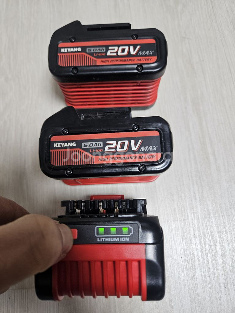계양 20v 5ah 신형전동배터리2개--1