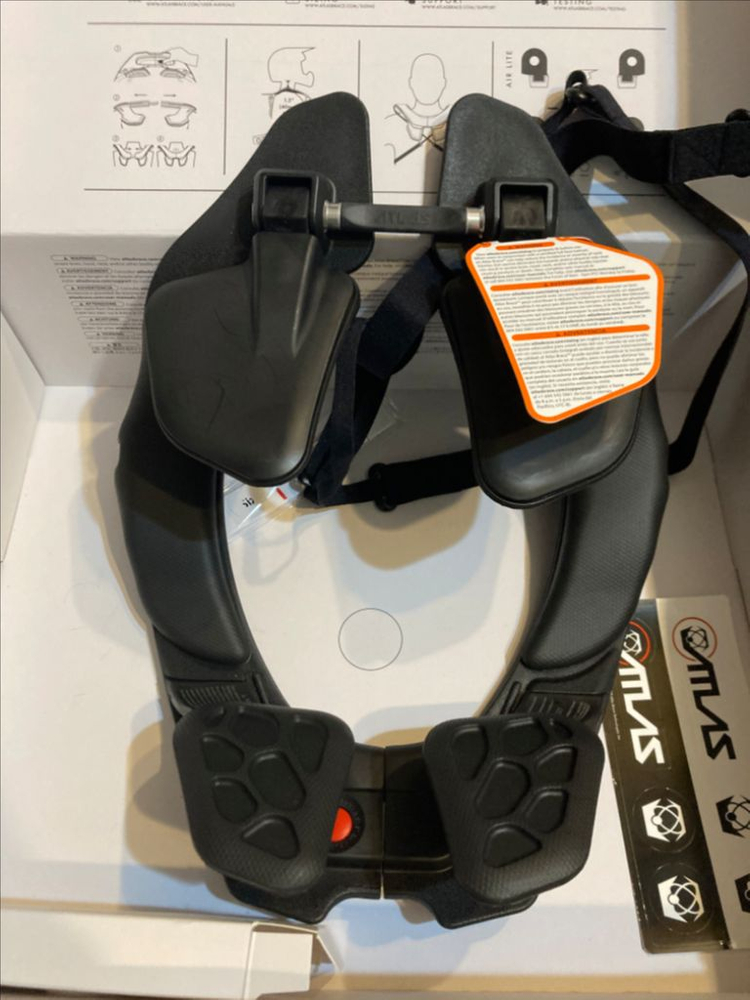 아틀라스 에어 라이트 넥브레이스--1