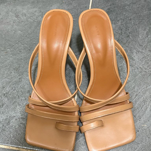 여름 여성 샌들힐 카멜색상