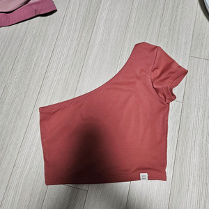 핫한 폴웨어 원숄더 반팔 m