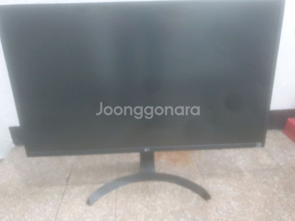 LG 32인치 4K 모니터 입니다--0