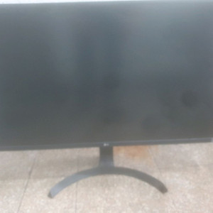 LG 32인치 4K 모니터 입니다