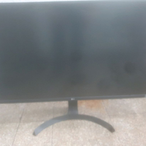 LG 32인치 4K 모니터 입니다