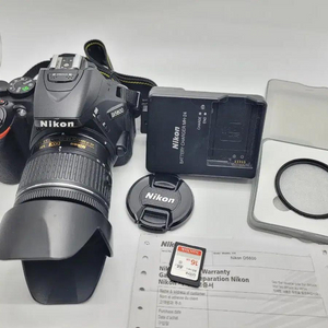 A급 니콘 D5600 카메라 와 18-55VR 렌즈 세