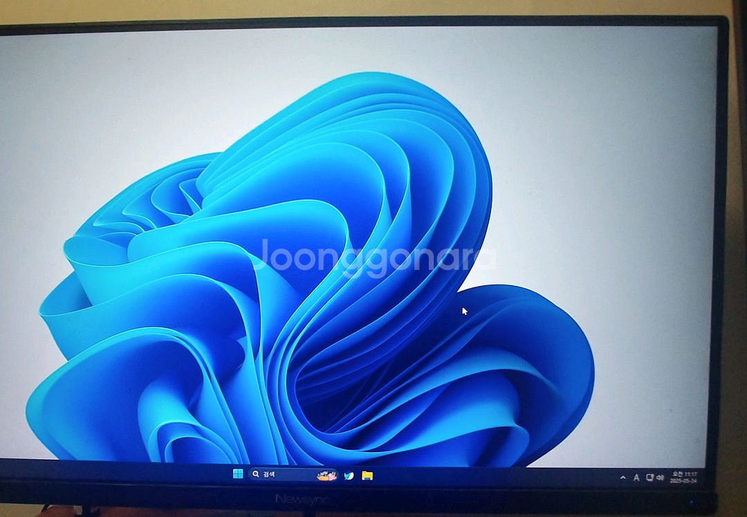 24인치 75hz fhd 화이트 모니터 팝니다--1