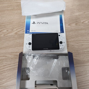 PS VITA2세대 화이트 색상 판매합니다.