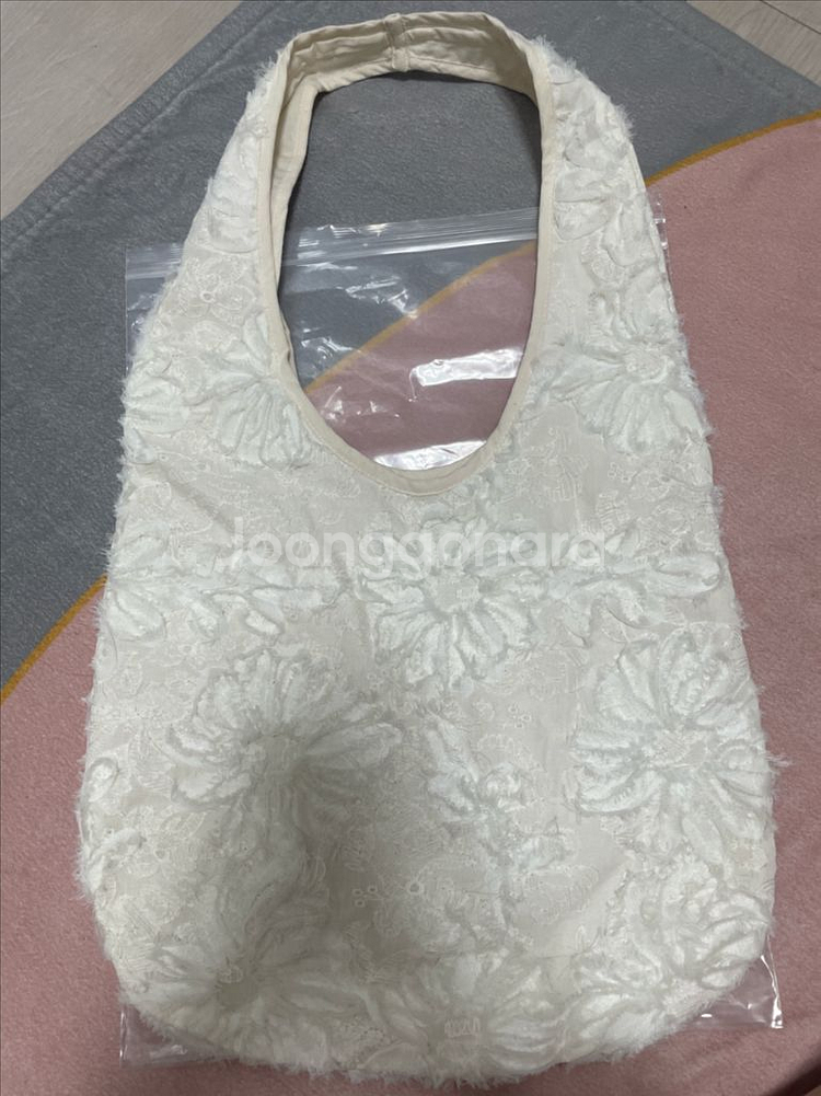 아유 가방 EMBROIDERY SHOULDER BAG--1