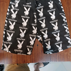 아임낫어휴먼비잉 플레이보이 멀티로고 반바지 xl