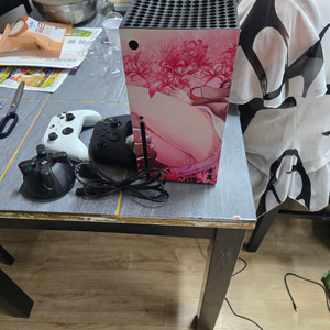 XBOX Series X 세트로 판매 합니다.