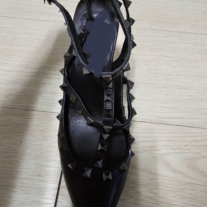 여름 힐샌들. 검정