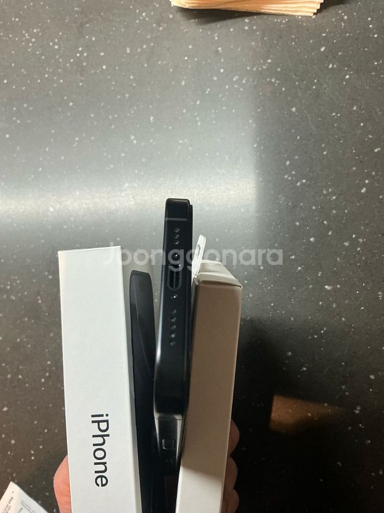아이폰 16pro 블랙 티타늄 128GB--5
