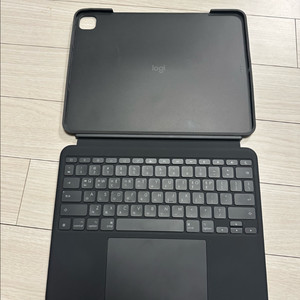로지텍 콤보터치 M4 13인치 블랙
