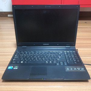 부품용 삼성노트북 P580-JS0G/C 화면안뜸