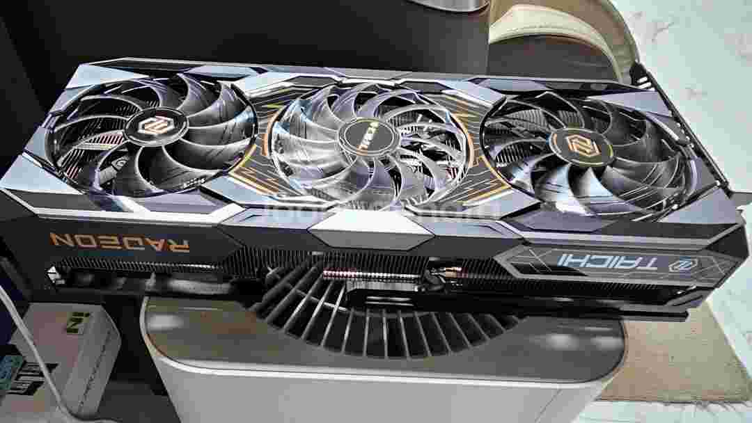 ASRock 라데온 RX 9070 XT Taichi 타--2