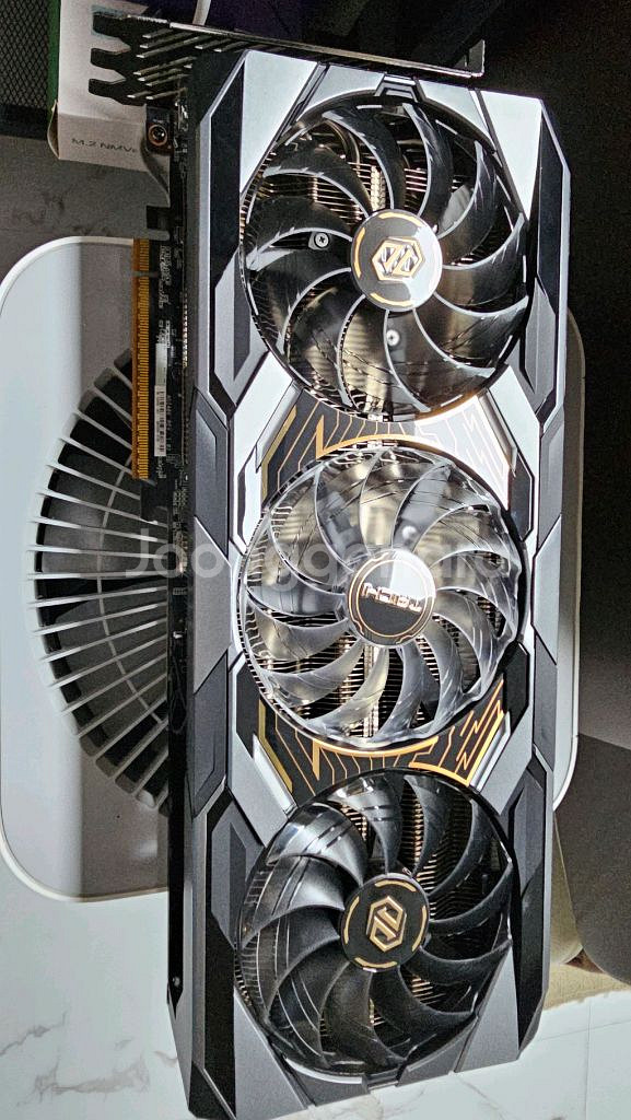 ASRock 라데온 RX 9070 XT Taichi 타--1
