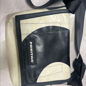 프라이탁 덱스터 검흰