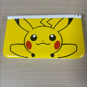 피카츄 3ds 닌텐도 + 3ds 닌텐도 충전기 제시!