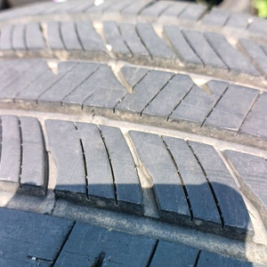 255/60R18 팔켄 중고타이어 A급 2본팝니다
