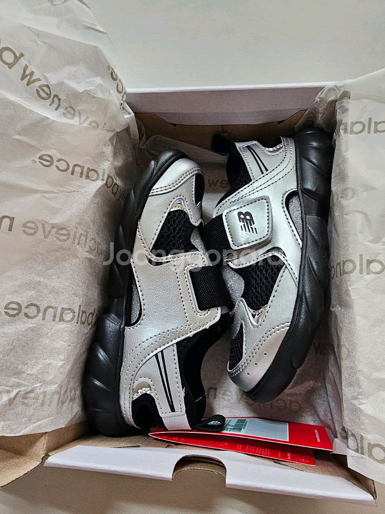 뉴발란스 프리들 그레이 190 새상품 판매합니다--2