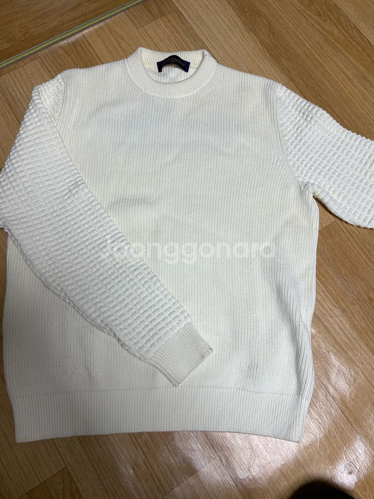 [M] 루이비통 엠보싱 자수니트--1