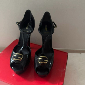 FENDI t-strap 페이턴트 팬던트 힐 245