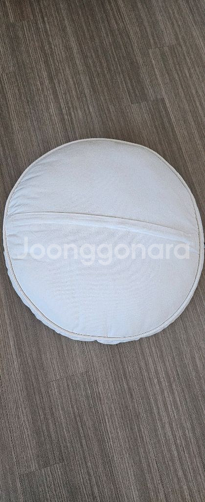 까사미아 헬렌 원형쿠션--2