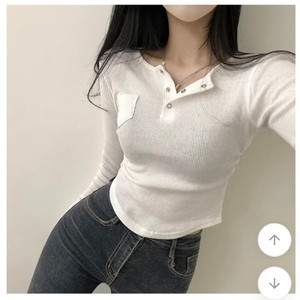 1회 시착) 에이블리 셔링 포켓 크롭 긴팔티 기본티