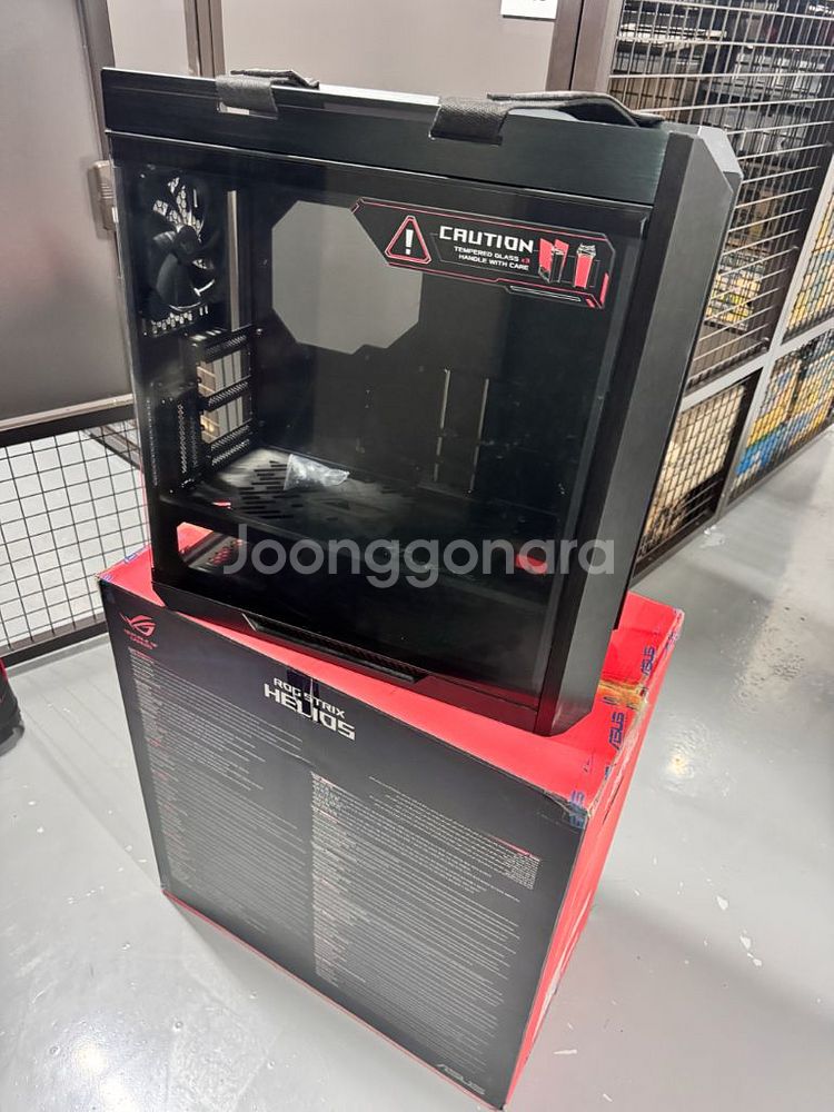 ASUS ROG STRIX HELIOS 케이스--1