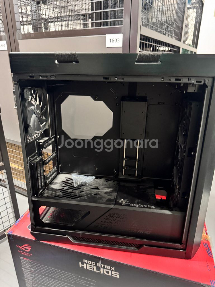 ASUS ROG STRIX HELIOS 케이스--4