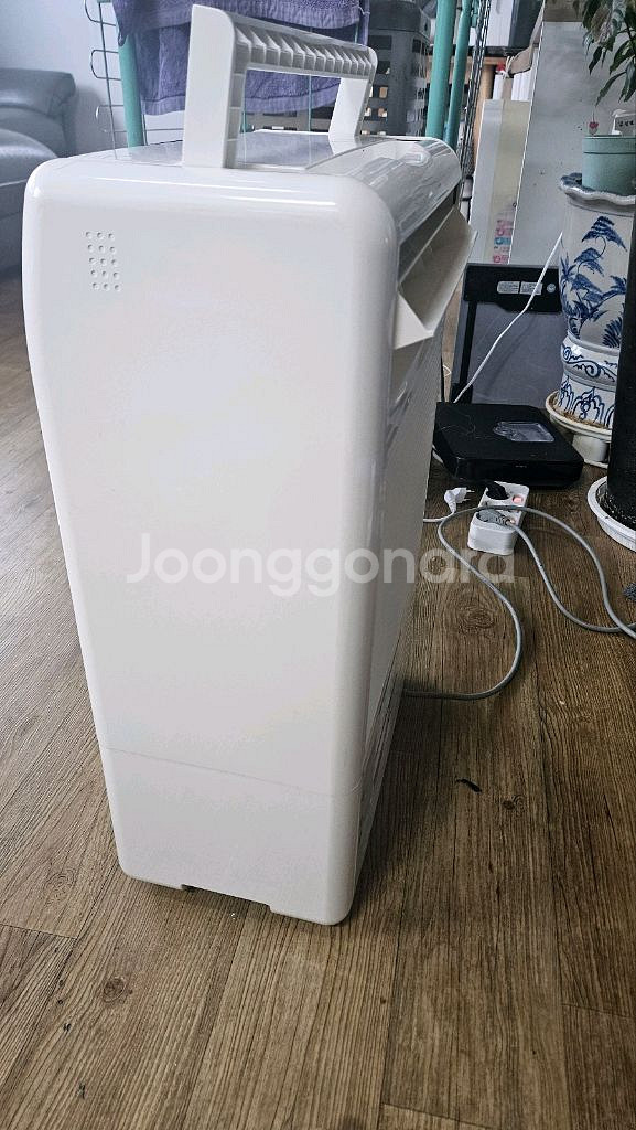 위닉스 제습기 10리터 결로방지예방 물잘빨립니다--2