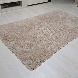 베이지색 긴털 러그 매트 장판