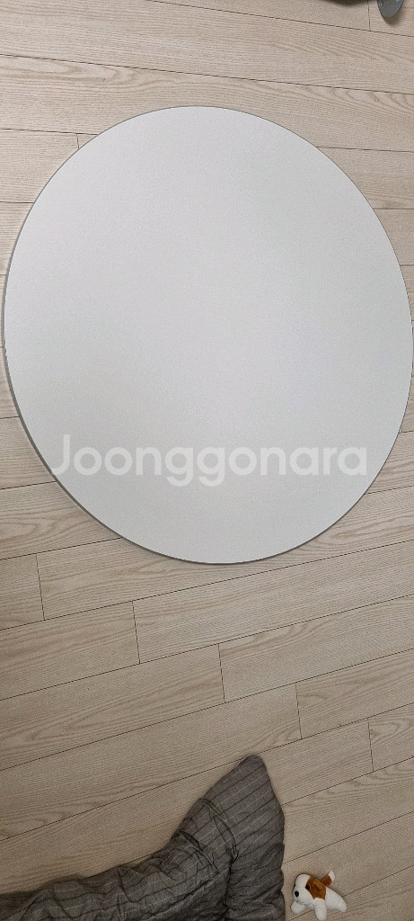 퍼시스 원형테이블 팝니다--3