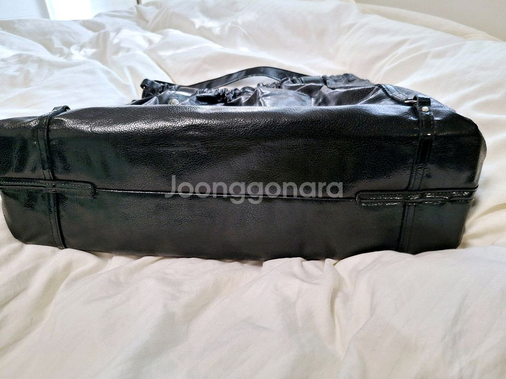 새상품 뱅뱅가방 pvc 에나멜 숄더백 블랙 큰사이즈--2