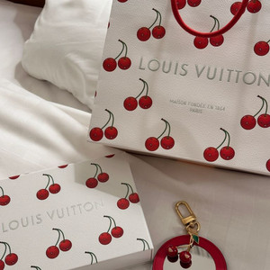 루이비통 무라카미 콜라보 체리 거울키링