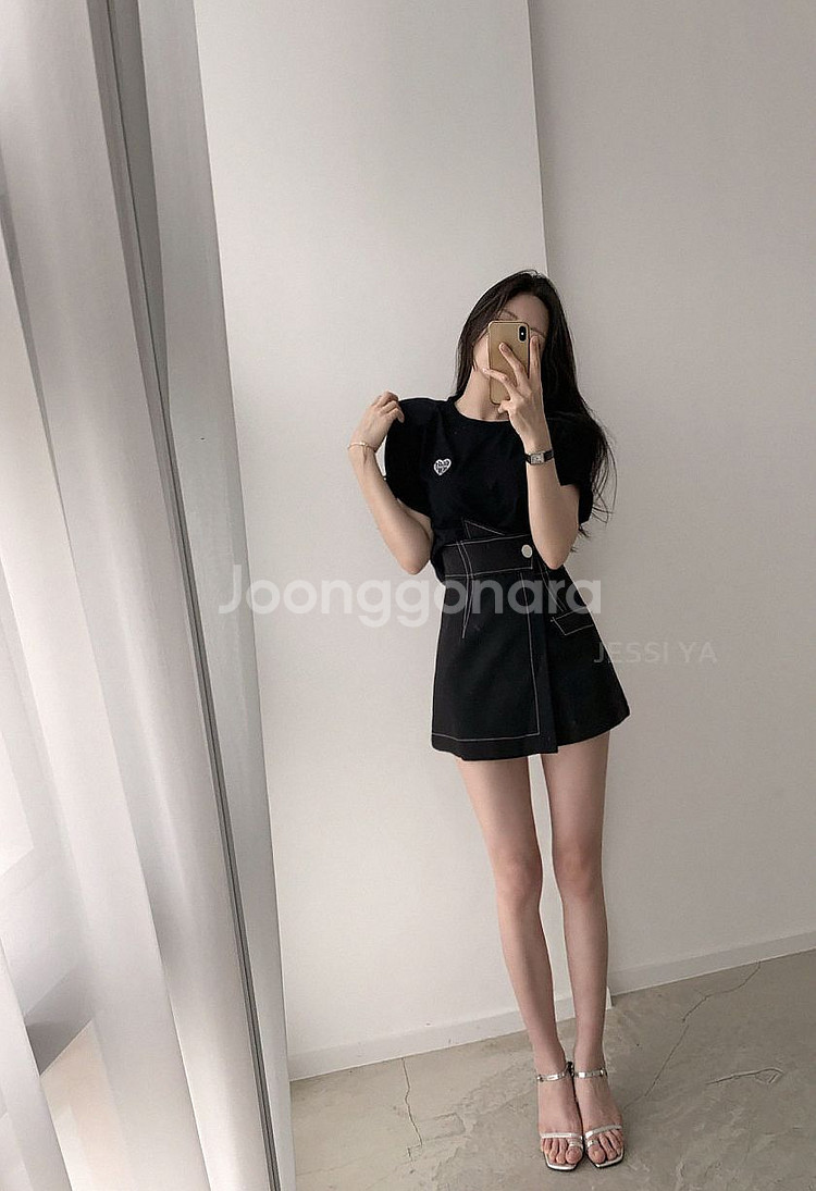 (새상품) 어깨패드반팔 라운드크롭 패치티셔츠 여름티--2