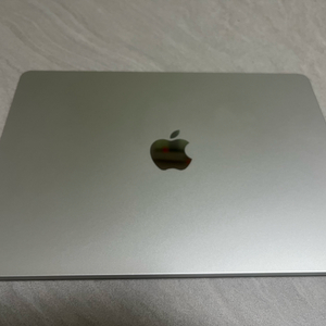 Macbook Air 13. m2 8/256 gb