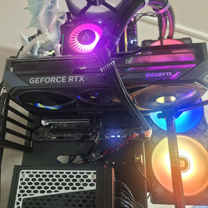 기가바이트 RTX 5080 게이밍 OC 팝니다.