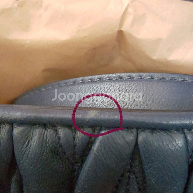 가격인하> 백화점정품 미우미우 마테라쎄 네이비 토트백--4