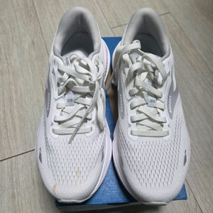 브룩스 아드레날린 GTS 23 화이트 230mm 판매