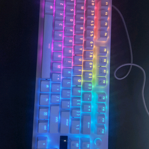 레이저 헌츠맨 v3 pro tkl 풀윤활 팝니다.