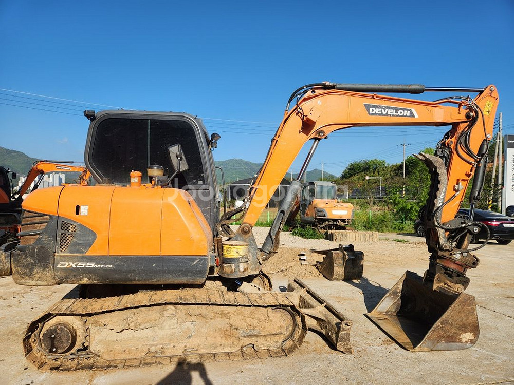두산 02굴삭기 DX55MT 회링,코집 2021년식--1