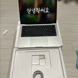 S급 ) 맥북 프로 M3 14인치 8gb 1tb 실버