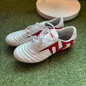 택티컬 축구화 280 mg 판매합니다
