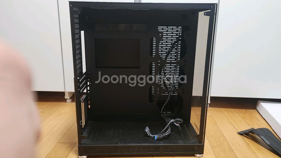 리안리 PC-O11 WGX (ROG) 케이스--6
