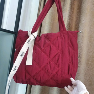 퀄틱 숄더백