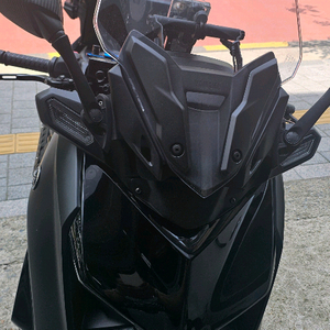 xmax300 23년 패리블랙모델