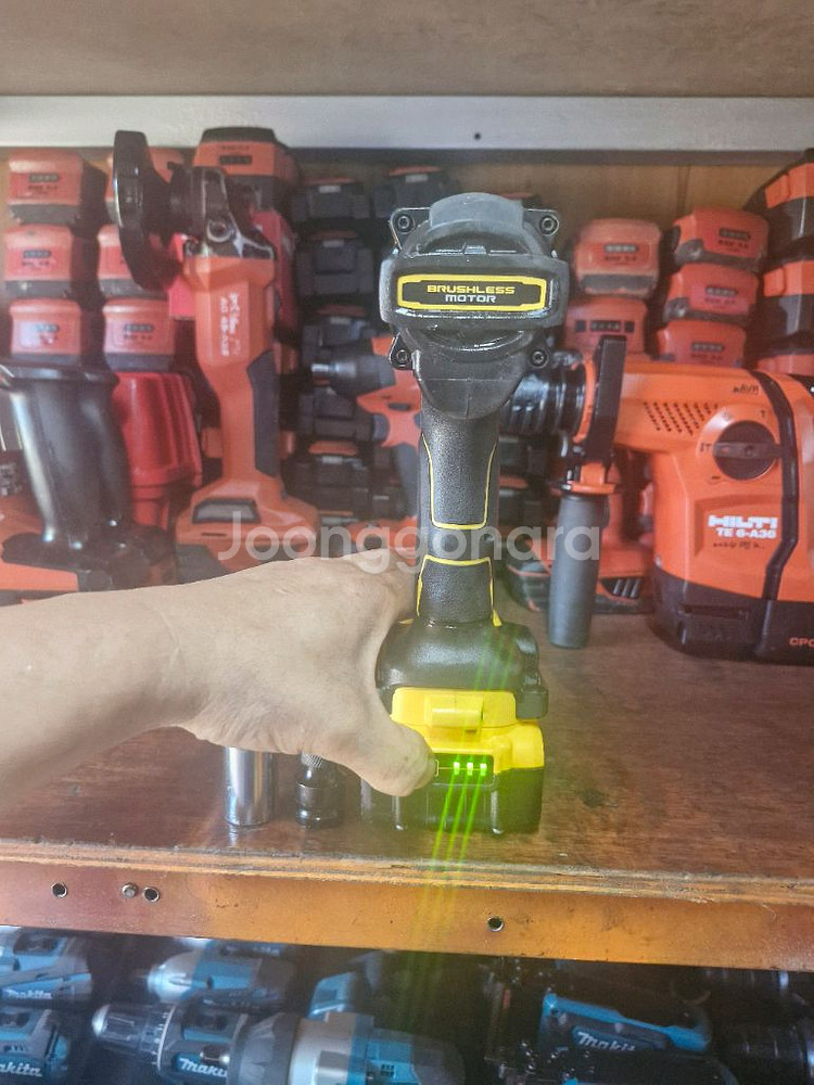 디월트충전임팩렌치DCF922 미드토크 속도조절2024--3